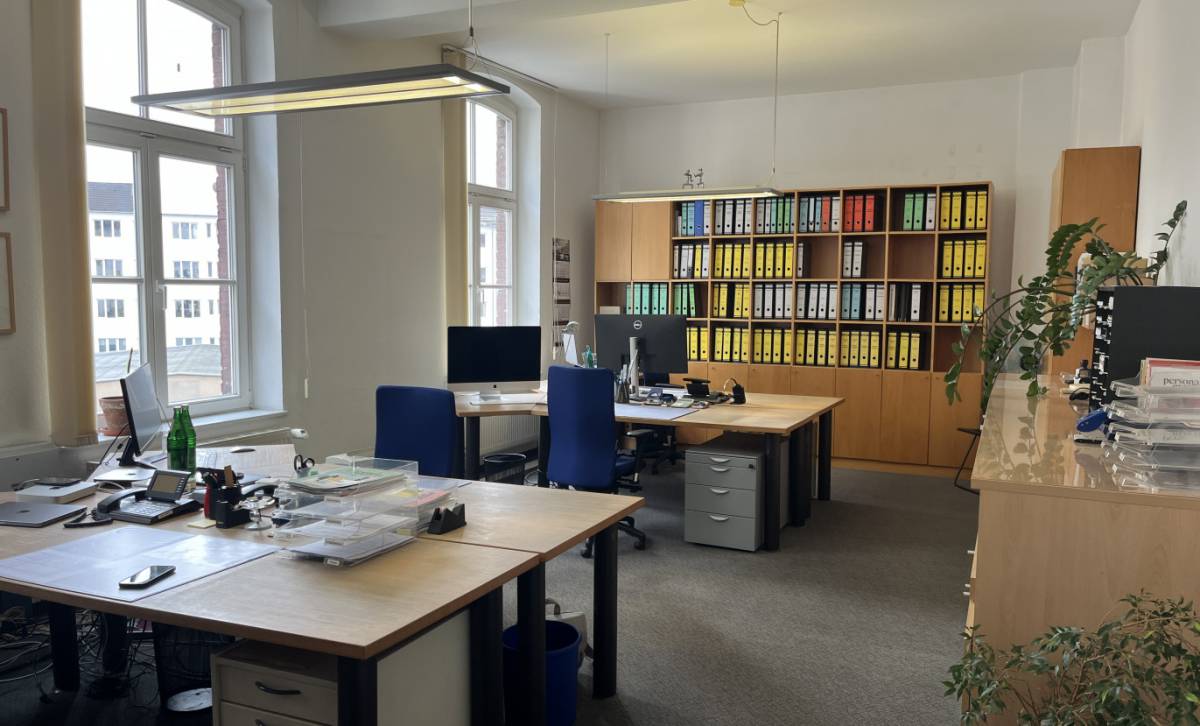 Büro mit bis zu 4 Arbeitsplätzen