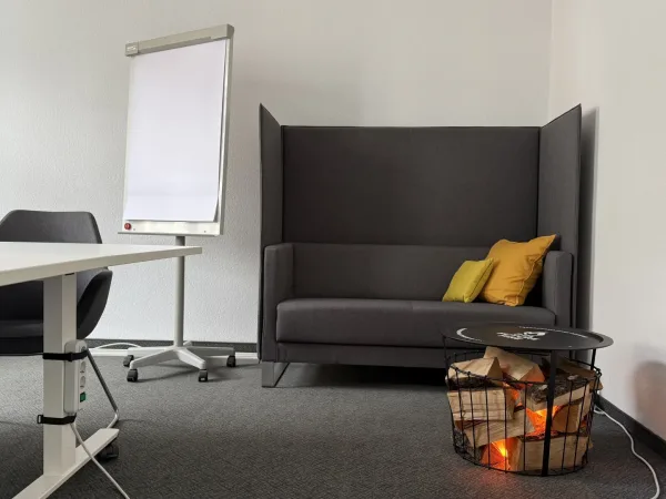 Abschließbares Büro in Köln (Neustadt-Nord) – Heller Büroraum in charmanter Bürogemeinschaft im Friesenviertel, Köln — Bild 5