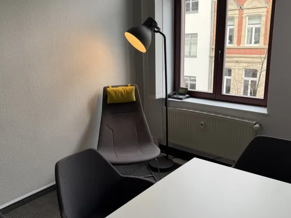 Abschließbares Büro in Köln (Neustadt-Nord) – Heller Büroraum in charmanter Bürogemeinschaft im Friesenviertel, Köln — Bild 6