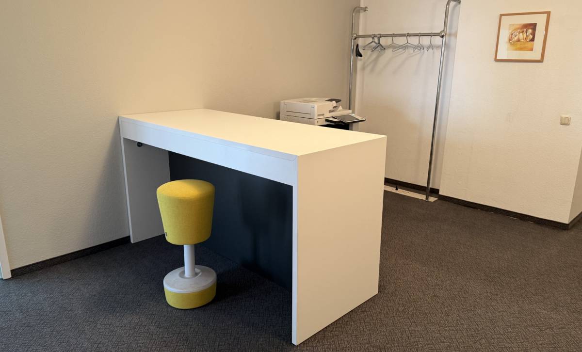 Thekenbereich mit Drucker