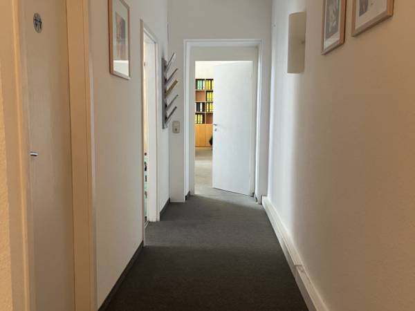 Heller Altbau-Büroraum in Bürogemeinschaft in Köln-Friesenviertel — Bild 3