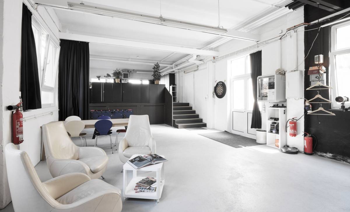 Studio mit Hohlkehle, Lounge und Büro
