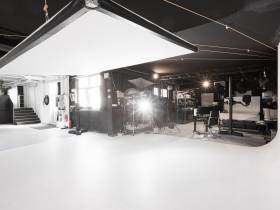 Großzügiges Loft-Büro im Fotostudio in Stuttgart-Feuerbach