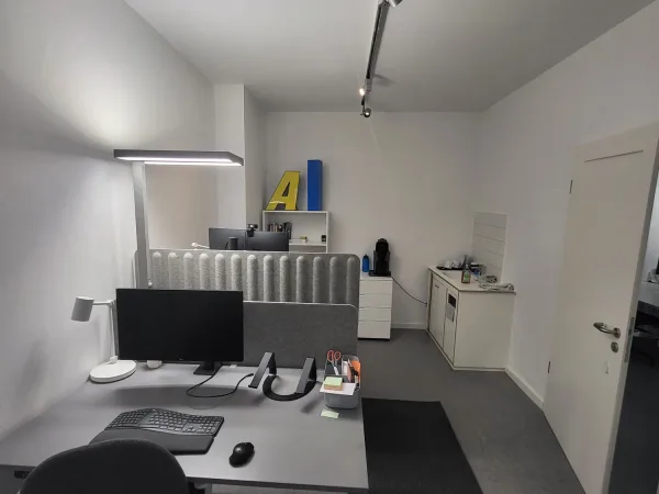 Abschließbares Büro in München (Maxvorstadt) – Helle & kreative Bürogemeinschaft in München-Maxvorstadt — Bild 1
