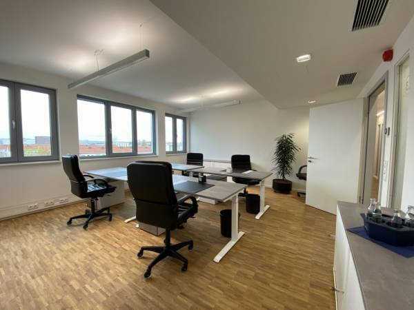 Helle, hochwertige Büros in Bürogemeinschaft in Dresden-Innere — Bild 1