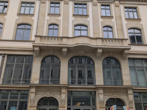 Abschließbares Büro in Leipzig (Zentrum) – Heller Büroraum in Bürogemeinschaft im Zentrum Leipzigs — Bild 5