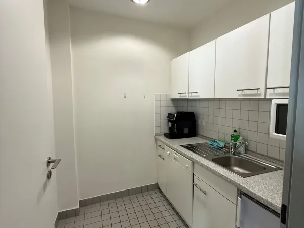 Abschließbares Büro in Leipzig (Zentrum) – Heller Büroraum in Bürogemeinschaft im Zentrum Leipzigs — Bild 3