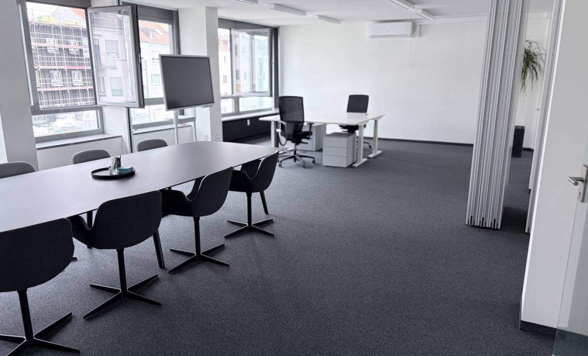 Meetingraum mit 2 abtrennbaren Arbeitsplätzen