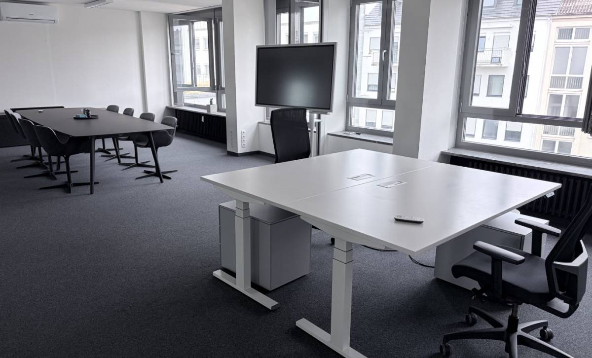 Meetingraum mit 2 abtrennbaren Arbeitsplätzen