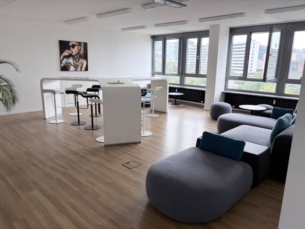 Helle, frisch renovierte Bürogemeinschaft in Saarbrücken-Mitte an der — Bild 2