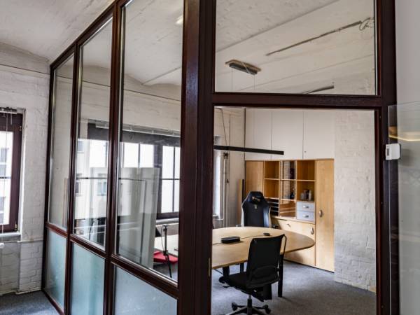 Teambüro im Altberliner Industrieloft in Friedrichshain-Kreuzberg — Bild 3