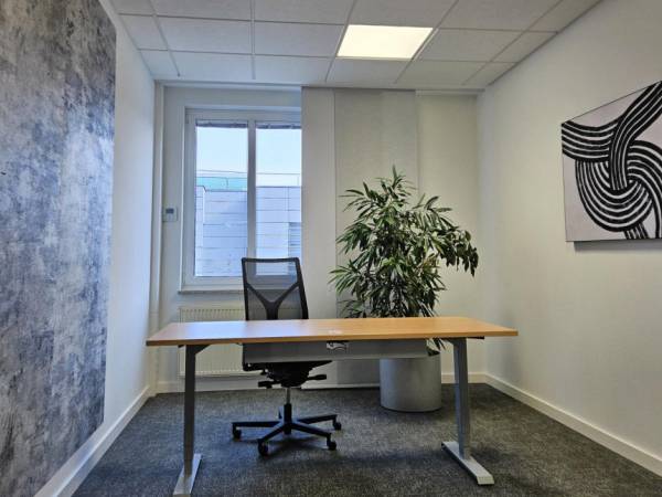 Hochwertige Büroräume in modernisierter Bürogemeinschaft in Ismaning — Bild 1