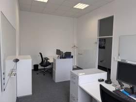 Helle Bürogemeinschaft mit Freizeitraum in Köln-Weiden