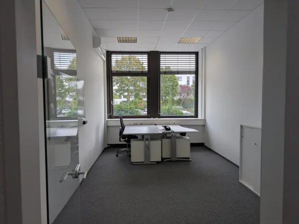 Abschließbares Büro in Köln (Weiden) – Helle Bürogemeinschaft mit Freizeitraum in Köln-Weiden — Bild 3
