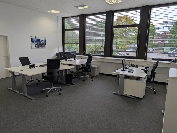 Abschließbares Büro in Köln (Weiden) – Helle Bürogemeinschaft mit Freizeitraum in Köln-Weiden — Bild 4