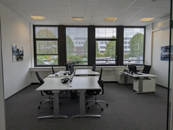 Abschließbares Büro in Köln (Weiden) – Helle Bürogemeinschaft mit Freizeitraum in Köln-Weiden — Bild 5