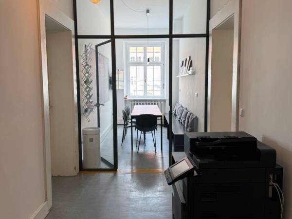 Ruhige Bürogemeinschaft im charmanten Altbau in München-Sendling — Bild 3