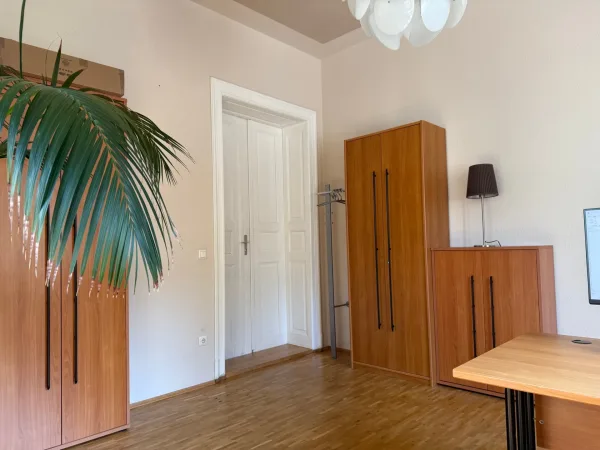 Abschließbares Büro in Dresden (Radeberger Vorstadt) – Heller Büroraum in repräsentativer Villa in Dresden-Radeberger — Bild 4