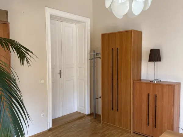 Abschließbares Büro in Dresden (Radeberger Vorstadt) – Heller Büroraum in repräsentativer Villa in Dresden-Radeberger — Bild 2