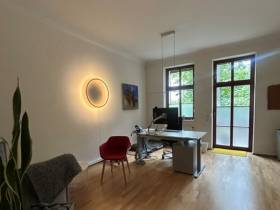 Helles, repräsentatives Einzelbüro in Bürogemeinschaft im
