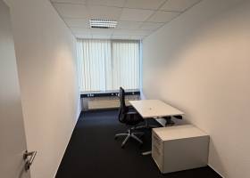 Einzelbüro mit Schreibtisch