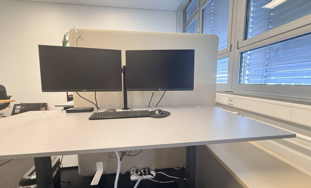 Arbeitsplatz Nummer 2 voll ausgestattet