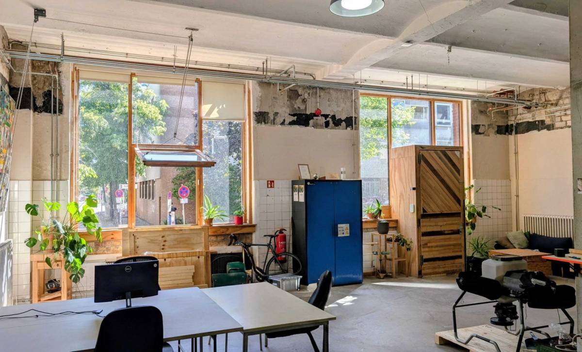 Helle & moderne Bürogemeinschaft im Hochparterre in Berlin-Neukölln
