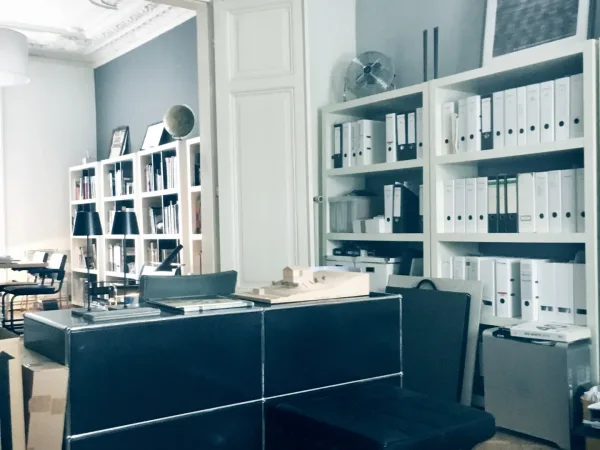 Abschließbares Büro in Frankfurt am Main (Nordend-West) – Angenehme Bürogemeinschaft im Altbau in Frankfurt Nordend-West — Bild 1