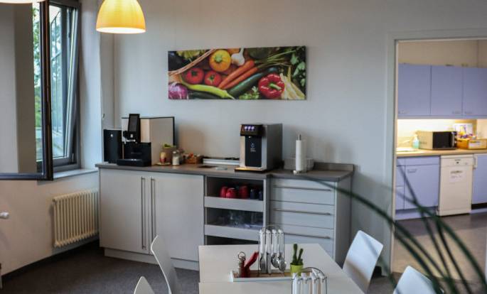 Kantine mit Kaffeetresen