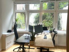 Ruhiger fester Arbeitsplatz in Altbaubüro in Düsseldorf-Carlstadt