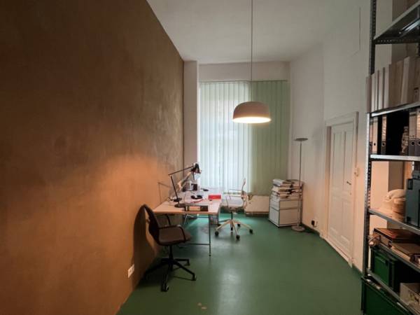 Bürogemeinschaft im klassischen Altbau in Berlin-Charlottenburg-Wilmer — Bild 1