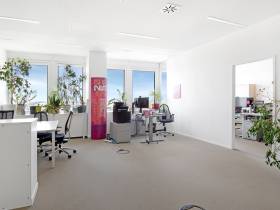 Moderne Bürofläche mit Panoramablick in München-Moosach