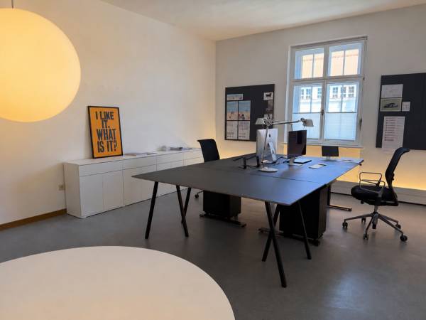 Ruhiger Arbeitsplatz in charmanter Bürogemeinschaft in — Bild 1