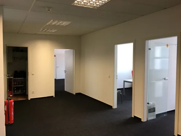 Bürofläche in Köln (Godorf) – Flexible Büroetage mit Großraumbüro & Einzelbüros in Köln-Godorf — Bild 4
