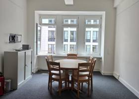 Büro max. 6 Arbeitsplätze (unmöbliert)