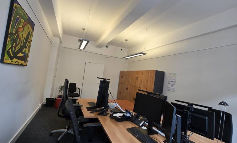 Büro max. 6 Arbeitsplätze (möbliert)