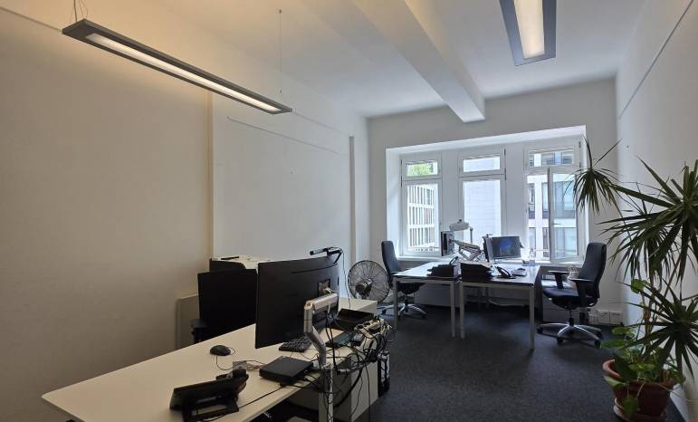Büro max. 6 Arbeitsplätze (unmöbliert/möbliert)