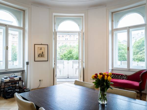 Kreatives Coworking in Bürogemeinschaft im Mezzanin in Wien-Mariahilf — Bild 2
