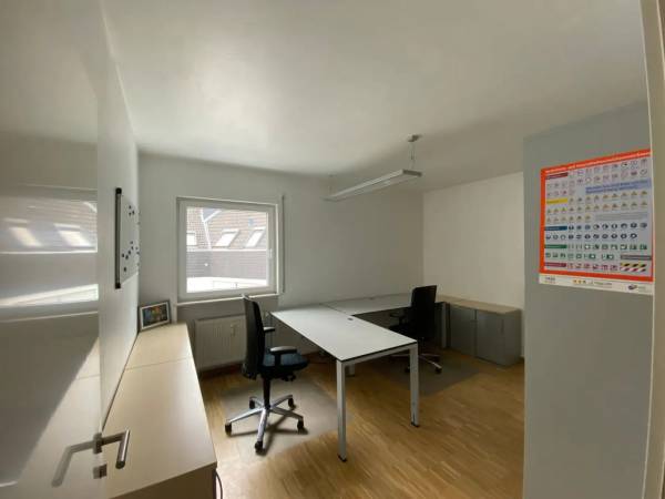 Möblierte Bürofläche in gepflegter Bürogemeinschaft in Bad Vilbel — Bild 1