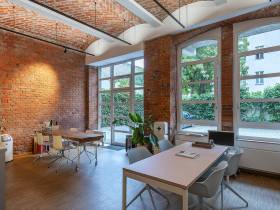 Helles Loft-Büro mit Bürogemeinschaft in Berlin-Mitte