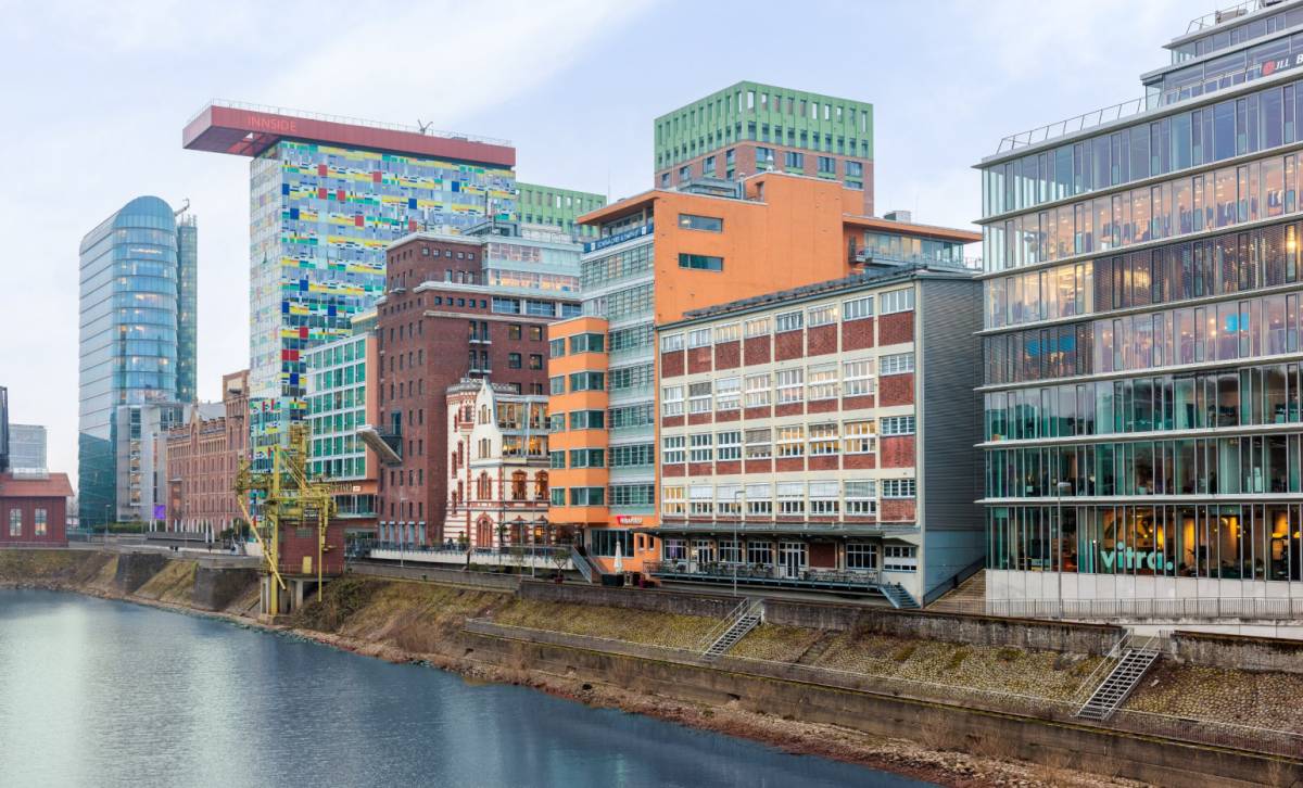 Innovativer Coworking Space mit Teambüros im Düsseldorfer Hafen