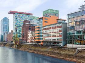 Kreativer Coworking Space & Büros im Düsseldorfer Medienhafen