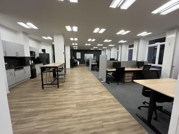 Abschließbares Büro in Hamburg (Hamburg-Altstadt) – Heller, moderner Büroraum in Bürogemeinschaft Hamburg-Altstadt — Bild 2