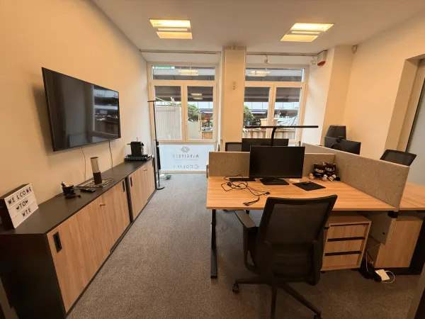 Abschließbares Büro in Hamburg (Hamburg-Altstadt) – Heller, moderner Büroraum in Bürogemeinschaft Hamburg-Altstadt — Bild 1