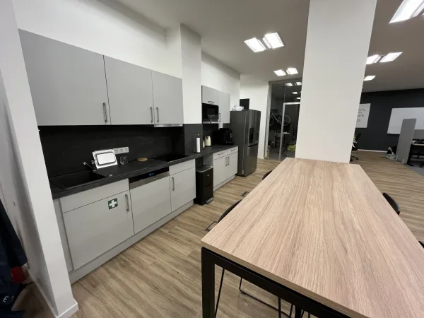 Abschließbares Büro in Hamburg (Hamburg-Altstadt) – Heller, moderner Büroraum in Bürogemeinschaft Hamburg-Altstadt — Bild 3