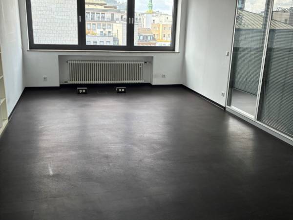 Helles Büro in zentraler Bürogemeinschaft in Düsseldorf-Stadtmitte — Bild 3