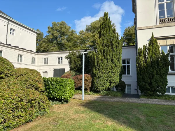 Bürofläche in Hamburg (Altona) – Geräumige Bürogemeinschaft mit Elbblick in Hamburg-Altona — Bild 1