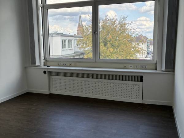 Moderne Büroräume mit flexiblen Gestaltungsmöglichkeiten in — Bild 1