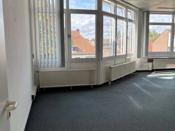 Moderne Büroräume mit flexiblen Gestaltungsmöglichkeiten in — Bild 2