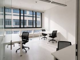 Modernes Büro in Bürogemeinschaft in Unterföhring